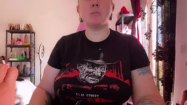 kisicaxx online show from March 13, 2026, 9:05 am