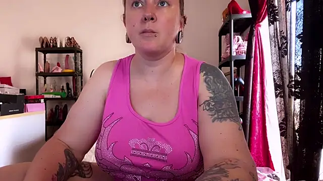 kisicaxx online show from May 13, 2026, 1:30 pm