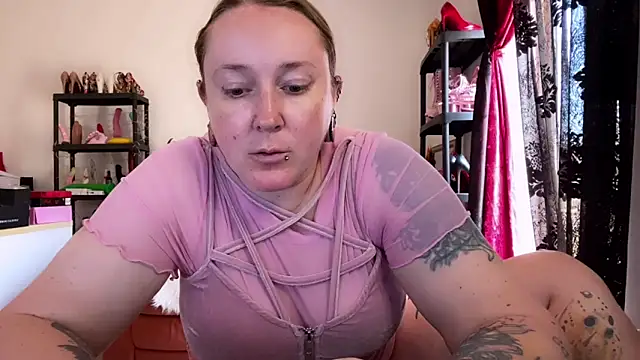 kisicaxx online show from May 16, 2026, 11:42 am