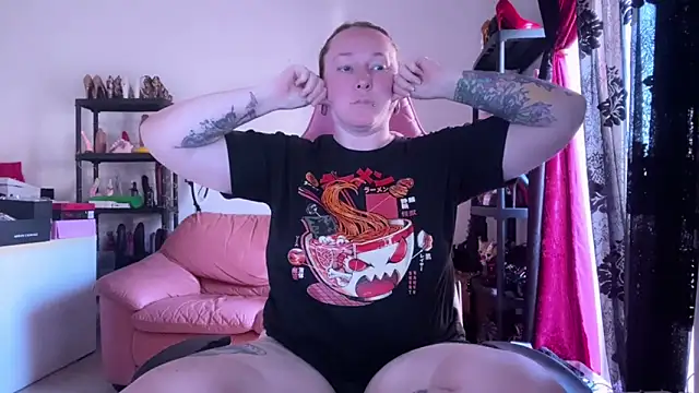 kisicaxx online show from May 25, 2026, 2:56 pm
