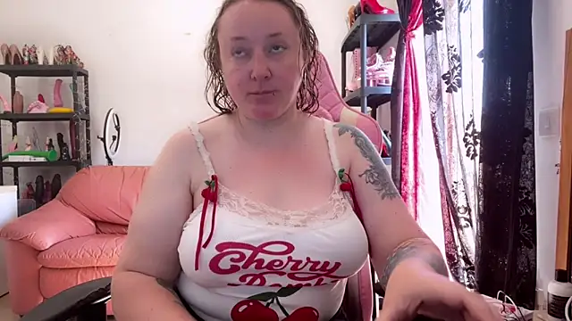 kisicaxx online show from June 1, 2026, 8:05 am
