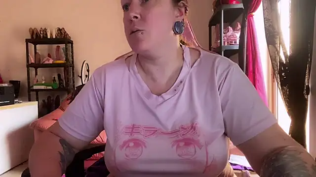 kisicaxx online show from June 11, 2026, 4:32 am