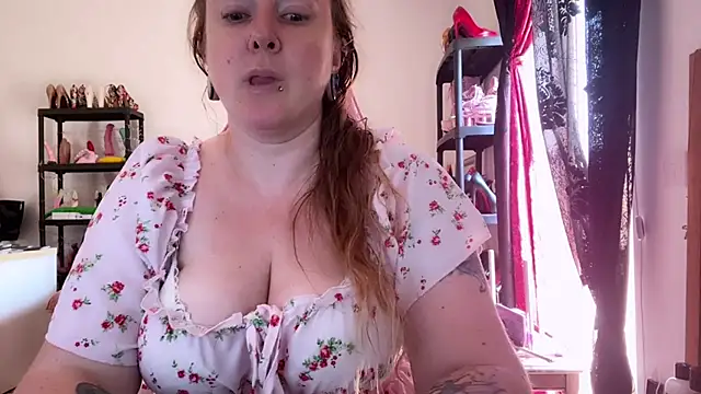 kisicaxx online show from June 24, 2026, 9:52 am