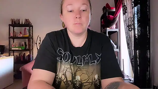 kisicaxx online show from July 5, 2026, 5:20 pm
