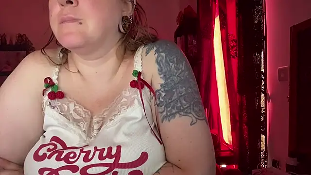 kisicaxx online show from July 15, 2026, 7:46 am