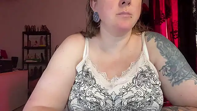 kisicaxx online show from July 18, 2026, 8:51 am