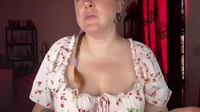 kisicaxx online show from July 20, 2026, 10:39 am