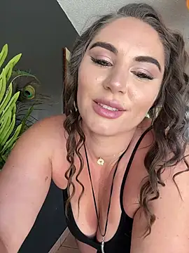 Snapshot of lovely_beast chatting on March 12, 2025, 4:35 pm lovely beast online show from March 12, 2025, 4:35 pm