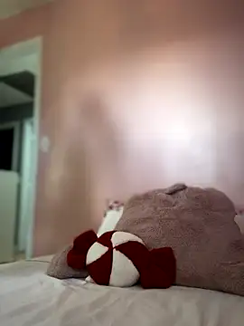 lovely beast online show from December 2, 2025, 6:03 pm