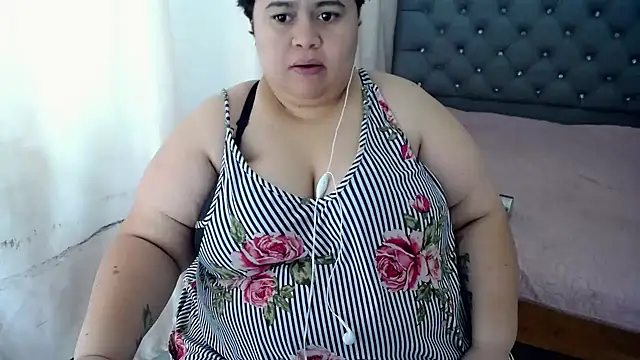 Snapshot of hotlesby4uxxx chatting on December 4, 2024, 8:07 pm hotlesby4uxxx online show from December 4, 2024, 8:07 pm