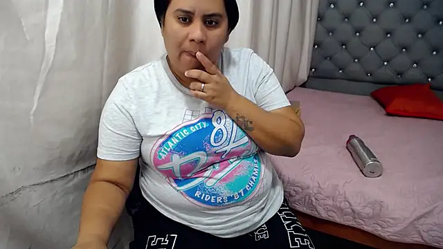 Snapshot of hotlesby4uxxx chatting on January 10, 2025, 11:08 pm hotlesby4uxxx online show from January 10, 2025, 11:08 pm