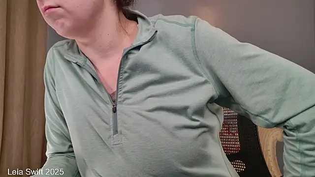 LeiaSwift online show from February 14, 2025, 2:02 pm