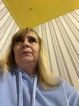 Irina2909xh online show from October 20, 2025, 1:22 pm