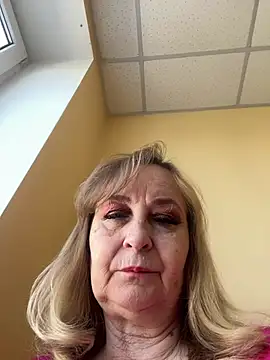 Snapshot of Irina2909@xh chatting on May 7, 2026, 8:42 am Irina2909xh online show from May 7, 2026, 8:42 am