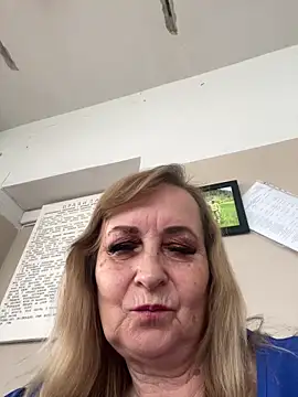 Snapshot of Irina2909@xh chatting on June 15, 2026, 8:49 am Irina2909xh online show from June 15, 2026, 8:49 am