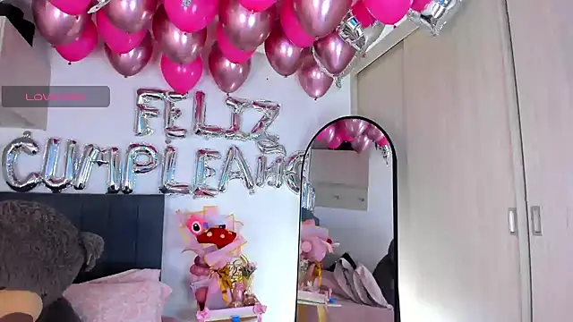Snapshot of hollyprincess_2 chatting on May 31, 2026, 5:04 am hollyprincess 2 online show from May 31, 2026, 5:04 am