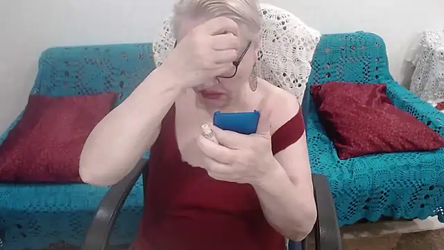 Snapshot of xHoneyLadyx chatting on July 3, 2026, 8:32 am xHoneyLadyx online show from July 3, 2026, 8:32 am