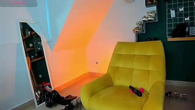 Ashley leon  online show from February 1, 2026, 12:48 pm