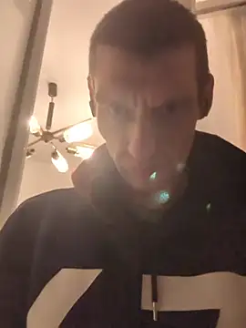 Snapshot of maciej chatting on December 13, 2025, 11:21 pm maciej online show from December 13, 2025, 11:21 pm