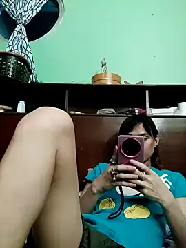 QueenSoreal online show from April 22, 2026, 1:45 pm