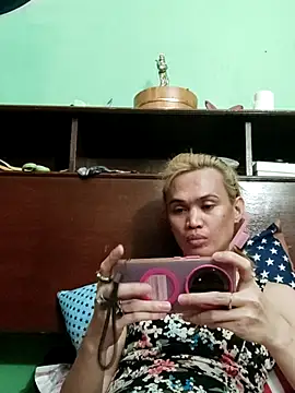 Snapshot of QueenSoreal chatting on June 2, 2026, 3:36 pm QueenSoreal online show from June 2, 2026, 3:36 pm