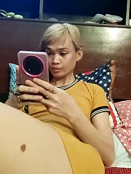 Snapshot of QueenSoreal chatting on June 4, 2026, 4:18 am QueenSoreal online show from June 4, 2026, 4:18 am