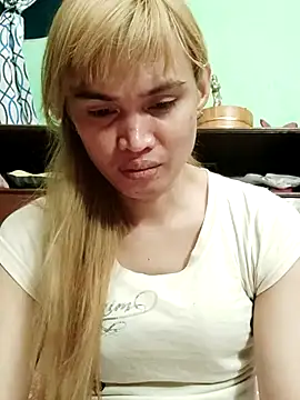 Snapshot of QueenSoreal chatting on June 6, 2026, 12:54 pm QueenSoreal online show from June 6, 2026, 12:54 pm
