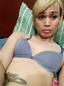 Snapshot of QueenSoreal chatting on July 19, 2026, 9:18 pm QueenSoreal online show from July 19, 2026, 9:18 pm