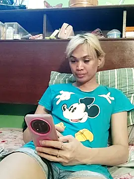 Snapshot of QueenSoreal chatting on July 21, 2026, 6:05 am QueenSoreal online show from July 21, 2026, 6:05 am