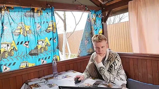 Vuitton online show from March 27, 2026, 9:42 am