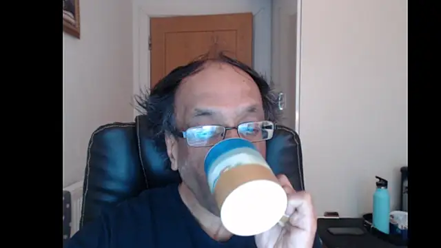 Snapshot of rauncher1 chatting on June 7, 2026, 9:02 am rauncher1 online show from June 7, 2026, 9:02 am