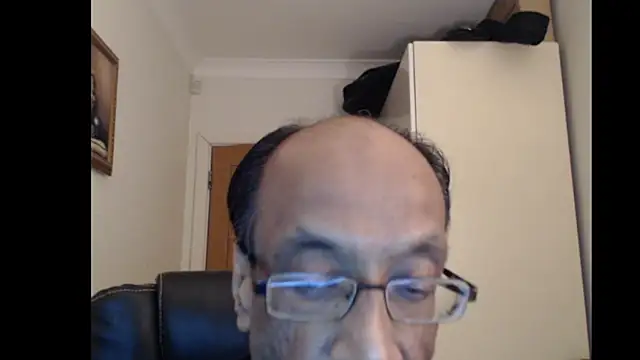 Snapshot of rauncher1 chatting on June 7, 2026, 10:46 pm rauncher1 online show from June 7, 2026, 10:46 pm