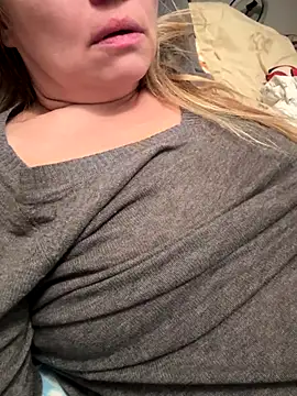 Susanel online show from December 17, 2025, 10:16 pm