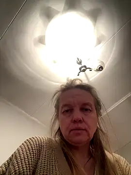 Susanel online show from December 19, 2025, 5:53 pm