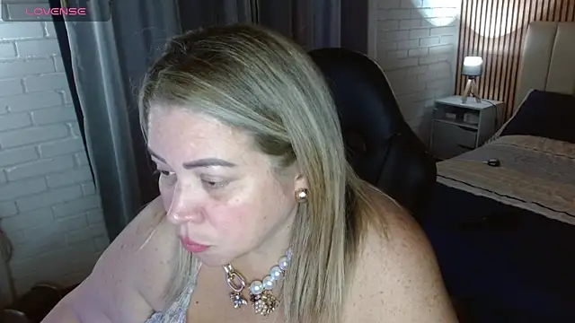 bella savati online show from December 13, 2025, 9:31 pm