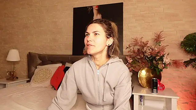 FeliciaKrige online show from May 3, 2026, 7:53 pm