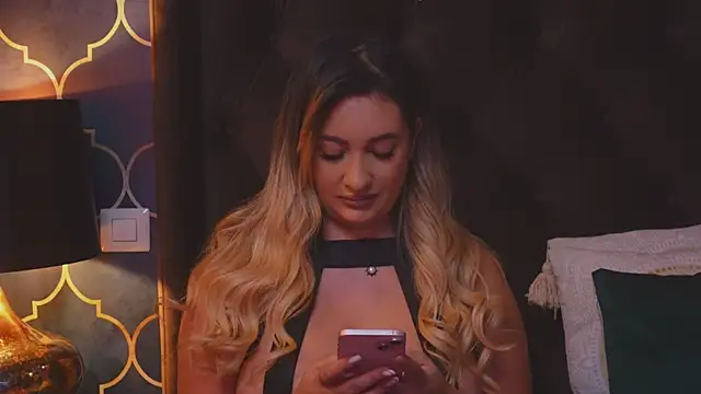 Snapshot of YaaraCollins chatting on December 13, 2024, 8:37 pm YaaraCollins online show from December 13, 2024, 8:37 pm