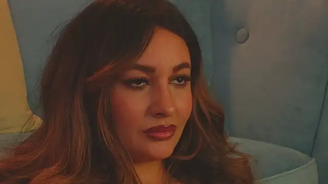 Snapshot of YaaraCollins chatting on February 6, 2025, 11:37 pm YaaraCollins online show from February 6, 2025, 11:37 pm