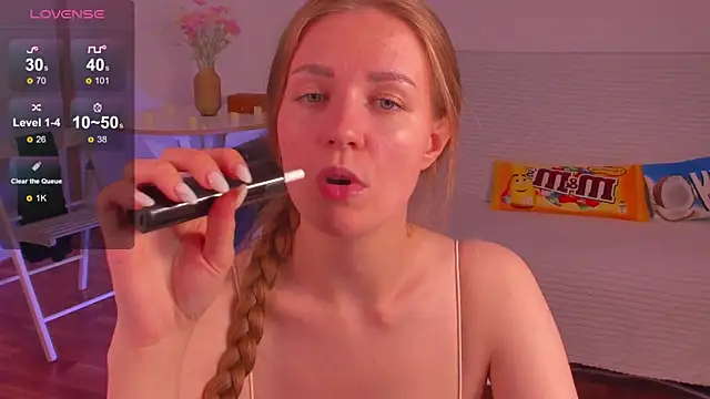 SweetMilkis online show from June 25, 2026, 12:09 pm