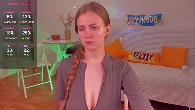 SweetMilkis online show from July 14, 2026, 9:58 am