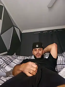 Snapshot of gardy8585 chatting on December 8, 2024, 2:09 pm gardy8585 online show from December 8, 2024, 2:09 pm