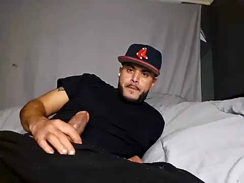 Snapshot of gardy8585 chatting on January 7, 2025, 2:30 pm gardy8585 online show from January 7, 2025, 2:30 pm