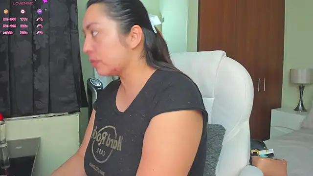 Snapshot of Kyllie_B chatting on March 18, 2025, 2:25 am Kyllie B online show from March 18, 2025, 2:25 am