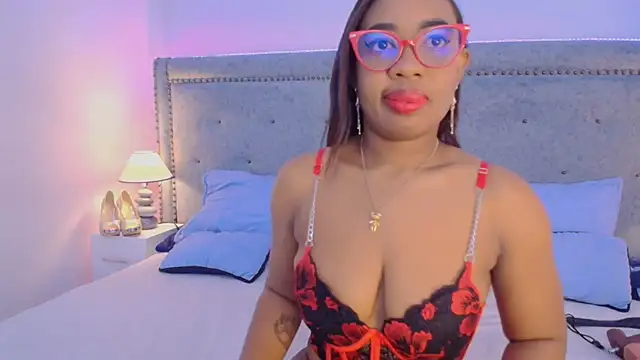 Snapshot of CaseyMoon chatting on June 20, 2026, 12:19 pm CaseyMoon online show from June 20, 2026, 12:19 pm