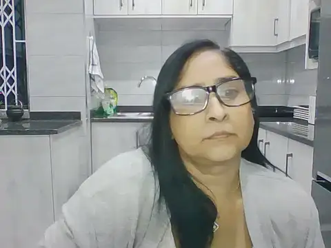 Snapshot of Indiankushy chatting on July 7, 2026, 5:28 pm Indiankushy online show from July 7, 2026, 5:28 pm