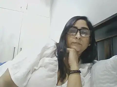 Snapshot of Indiankushy chatting on July 18, 2026, 5:28 pm Indiankushy online show from July 18, 2026, 5:28 pm
