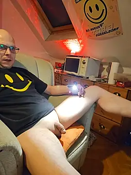 Snapshot of hardcap chatting on November 26, 2025, 4:30 pm hardcap online show from November 26, 2025, 4:30 pm