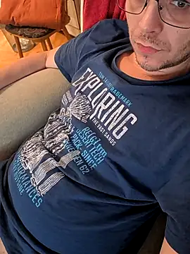 Snapshot of hardcap chatting on December 15, 2025, 5:17 pm hardcap online show from December 15, 2025, 5:17 pm