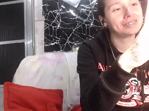 Snapshot of Venusluxodomme chatting on June 7, 2026, 2:27 am Venusluxodomme online show from June 7, 2026, 2:27 am