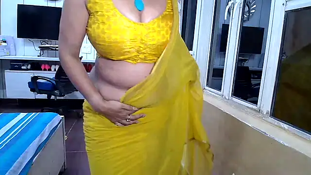 Snapshot of yourradhika chatting on August 7, 2026, 8:00 pm yourradhika online show from August 7, 2026, 8:00 pm